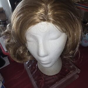 Natural Blonde Short Wavy Women’s Wig - Stylish Everyday Look